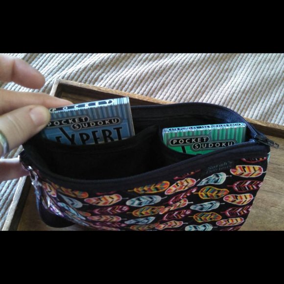 feathers wristlet with removable keychain strap - Picture 3 of 3